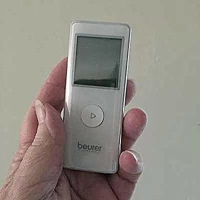 Image of Beurer ME 90 held in a hand