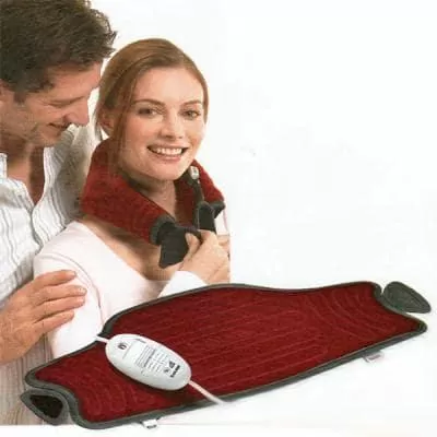 Image of Beurer HK 55 user with pad over the neck